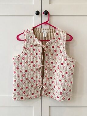 Quilted Floral Tie-Front Vest in Cream and Pink